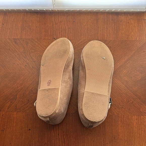 Joyfoile Liv Mary Janes, Youth size 4. - Picture 4 of 4